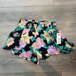 NWT $52 Billabong Women’s Cool Down Short Floral Relax Fit Size L